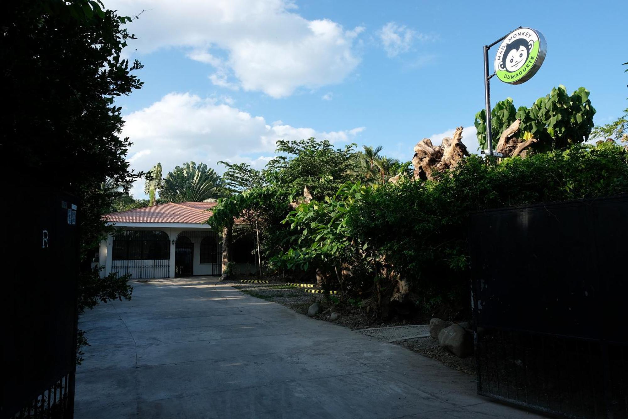 Mad Monkey Dumaguete Hostel Dumaguete City Ngoại thất bức ảnh
